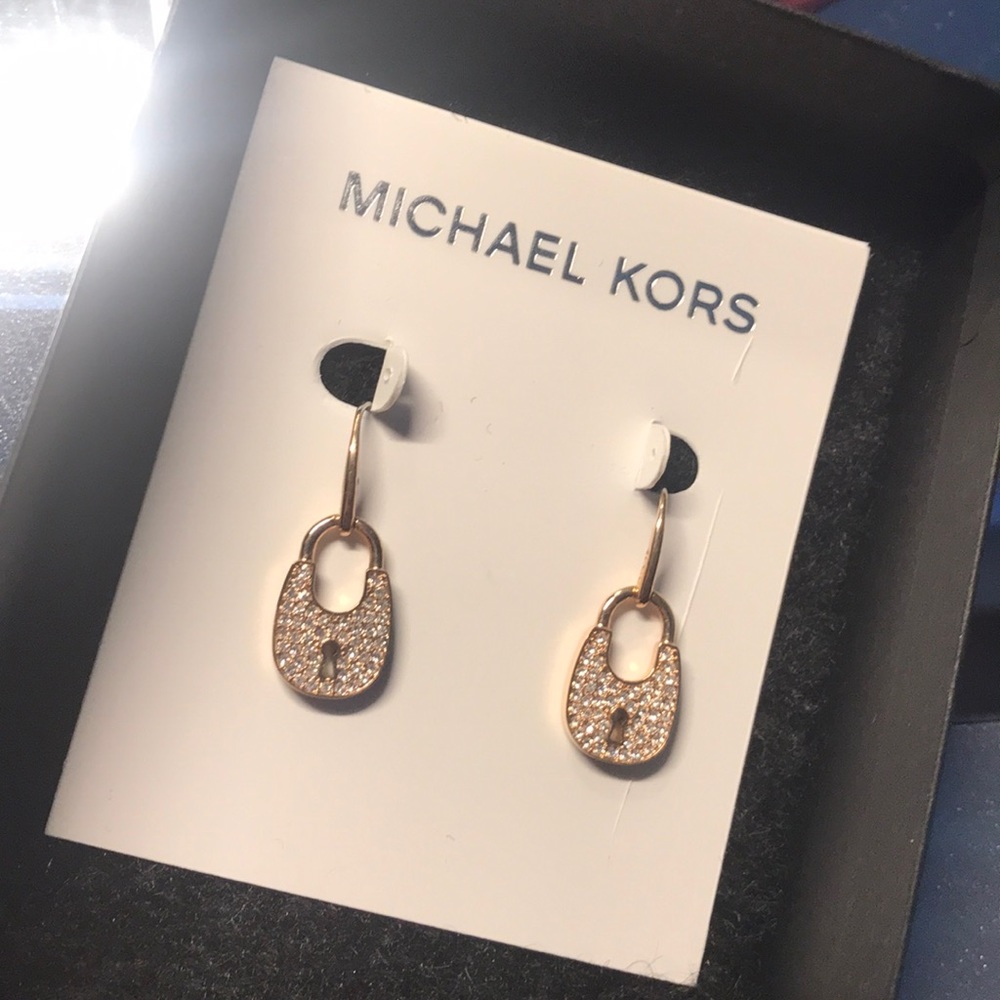 Brand new Real Micheal Kors earnings